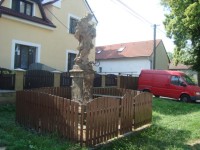 Kovánice-socha před restaurací v aleji ke kostelu-Foto:Ulrych Mir.