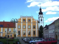 Nové Hrady-východní strana náměstí s kostelem-Foto:Ulrych Mir.