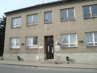 Velký Újezd-pamětní desky na bývalé základní škole-Foto:Ulrych Mir.