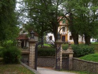 Bouzov-letohrádek, kaplička  a brána do parku-Foto:Ulrych Mir.