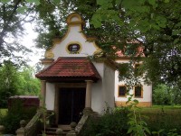 Bouzov-kaple před letohrádkem-lesovnou-Foto:Ulrych Mir.