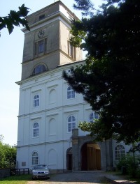 Račice-zámek-severní věž a vstupní portál do zámku-Foto:Ulrych Mir.