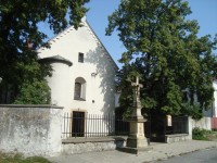 Drahanovice-kostel sv. Jakuba Většího s křížem-Foto:Ulrych Mir.