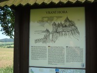 Hrad Vraní Hora-informační deska u odpočívadla-Foto:Ulrych Mir.