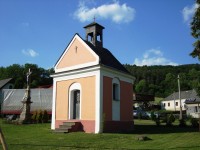 Vranová Lhota -Vranová-kaple a kříž na návsi-Foto:Ulrych Mir.
