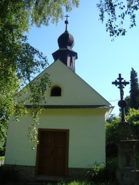 Bouzov-Svojanov-kaple z r.1868 s křížem-Foto:Ulrych Mir.