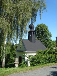 Bouzov-Svojanov-kaple z r.1868 s křížem-Foto:Ulrych Mir.