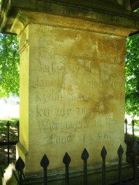 Bouzov-Bezděkov-kamenný kříž z r.1856 v parku před kaplí-detail-Foto:Ulrych Mir.