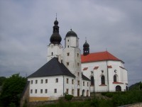 Branná-radnice s kostelem-Foto:Ulrych Mir.