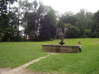 Letohrad-empírová kašna s nymfou v zámeckém parku-Foto:Ulrych Mir.