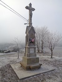 Hlubočky-Posluchov-kříž z r.1897 přemístěný v r. 2016 od slepičárny