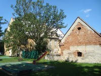 Čtyřicet Lánů-zámeček-jižní a východní strana zámku a hospodářská budova-Foto:Ulrych Mir.