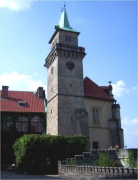 Hrubá Skála-zámek-jižní průčelí severního křídla s věží-Foto:Ulrych Mir.