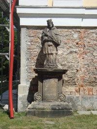 Jeseník-socha sv. Jana Nepomuckého před kostelem N.P.Marie-Foto:Ulrych Mir.