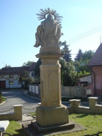 Hoštice-socha Matky Boží a Ježiše Krista z r.1870-Foto:Ulrych Mir.