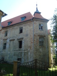 Litenčice-zámek-věž na severním průčelí-Foto:Ulrych Mir.
