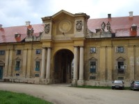 Lednice-zámek-nádvoří barokní jízdárny-východní průčelí západního křídla-Foto:Ulrych Mir. 