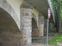 Poděbrady-Pražský most přes Labe-značky výšek vodní hladiny při povodních-Foto:Ulrych Mir.