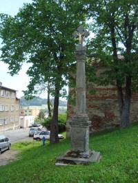 Štíty-kamenný sloup s křížem-Foto:Ulrych Mir.