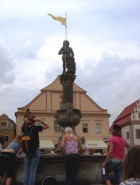 Tábor-Žižkovo náměstí s renesanční kašnou se sochou rytíře-Foto:Ulrych Mir.