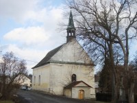 Jamartice-kamenný kříž před kostelem-Foto:Ulrych Mir.