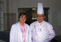 Paní Olga Gryczová, manažerka stravovacího provozu, a šéfkuchař Vitana FS, Karel Rut. 
