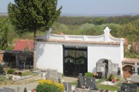 Vstupní brána a hřbitovní zeď z vnitřní části