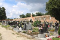 Celkový pohled na drnholecký hřbitov