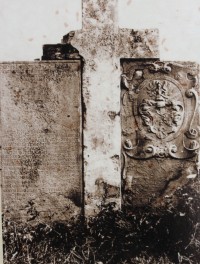 Historická fotografie náhrobku z poloviny minulého století