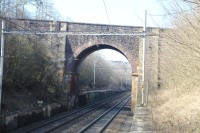 Historický kamenný most nad železniční tratí