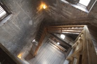 Dřevěné schodiště v zámecké věži