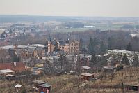 Pohled z vyhlídky na Bzenecký zámek a park