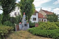 Bývalý památník padlých rudoarmějců, který zde stál do roku 2018 - léto 2016