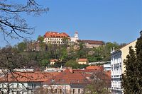 Pohled z Denisových sadů na hrad Špilberk