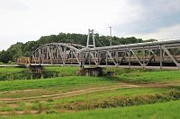 Železniční most přes řeku Moravu