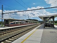 Řikonínské nádraží s nástupišti