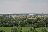Pohled ze zámecké věže na městskou část Poštorná