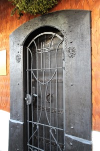 Detail vstupních dveří