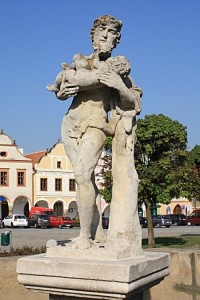 Telč - horní kašna na náměstí - socha Silena