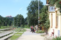 Nedvědice - pohled od nádraží na hrad Pernštejn