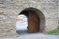 Vstupní brána do kostelního areálu