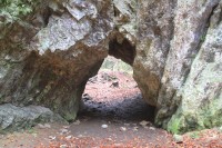 Průtoková jeskyně Čertova branka v Pustém žlebu