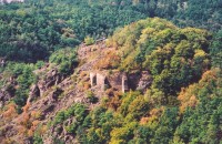 Pohled na zříceninu hradu Levnov