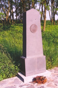 Tvarožná - pomník generála Valhuberta