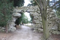 Kamenná brána u Zámeckého rybníku