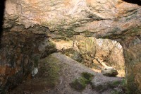 Jedna z jeskyněk Stránské skály