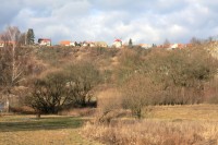 Suchý žleb u Balcarky s panoramatem ostrovského větřáku