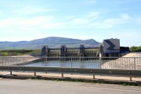 Pohled z mostu k elektrárně