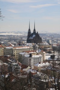 Pohled ze Špilberku na katedrálu sv. Petra a Pavla