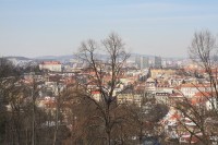 Pohled z hradní vyhlídky na zasněžené Brno